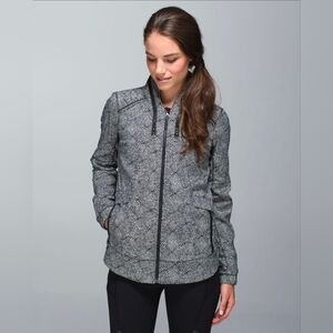 Lululemon Spring Forward Jacket/Plush Petal Black Ghost / Black Size 8 EUC